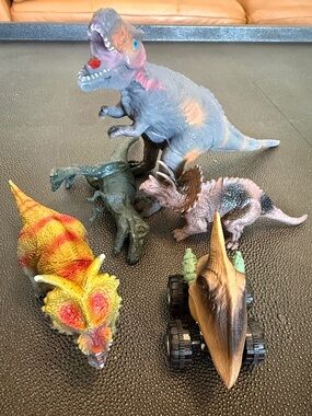 Assorted Colorful Dinosaur Toy Set - Kids Toys bundle of five